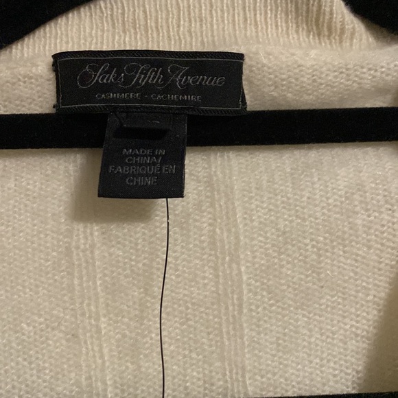 Size large. Cashmere sweater. - Picture 2 of 5